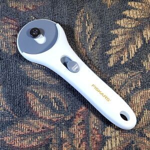 FISKARS 60mm Classic Stick Rotary Cutter ONLY